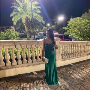 Emerald green beautiful prom dress